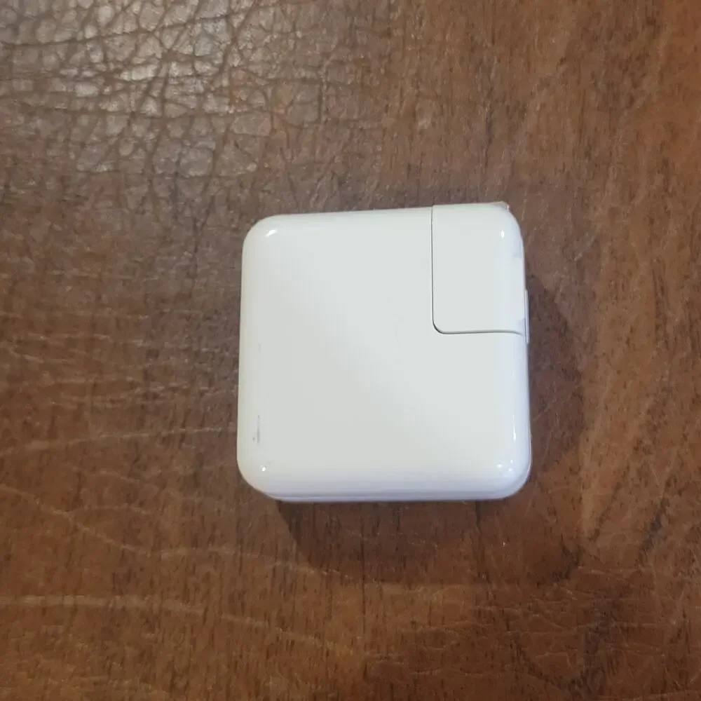 GENUINE APPLE USB POWER ADAPTER A1102